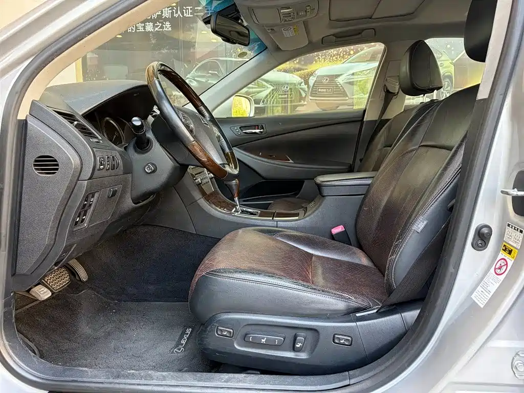 Lexus ES — миниатюра 10