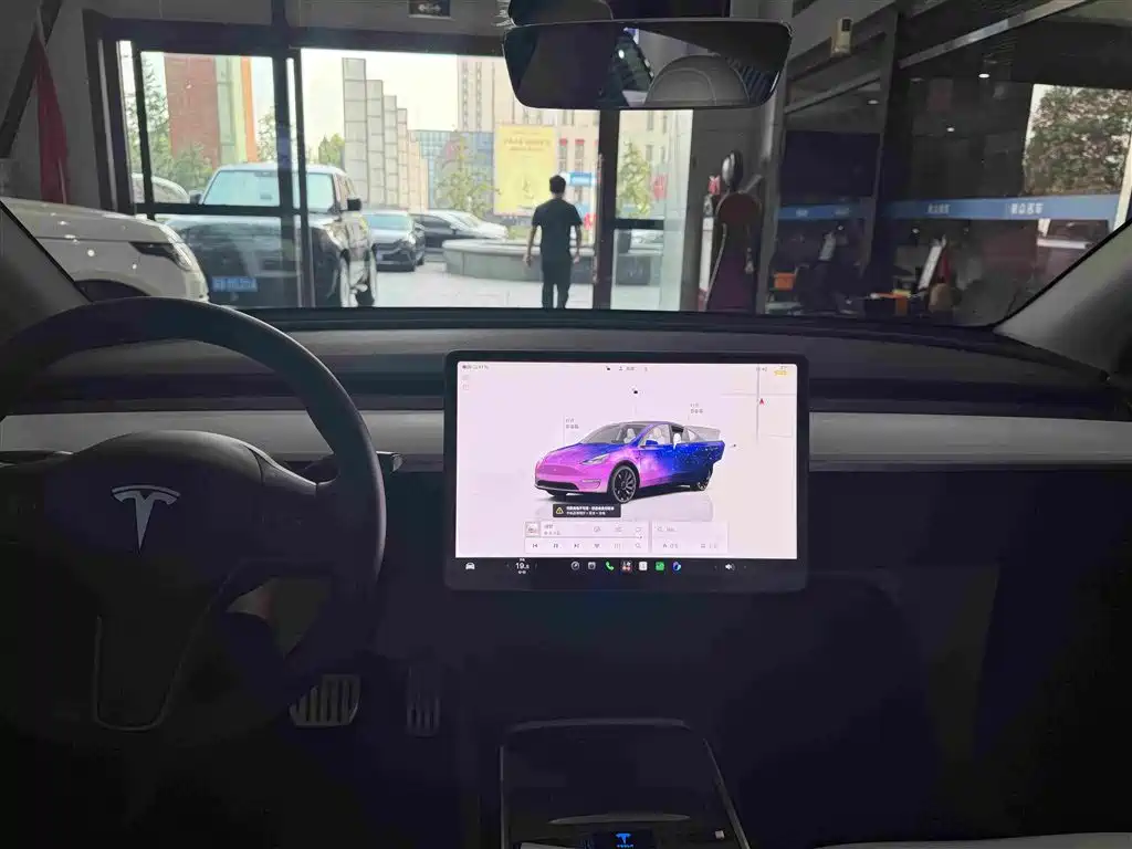 Tesla Model Y — миниатюра 8