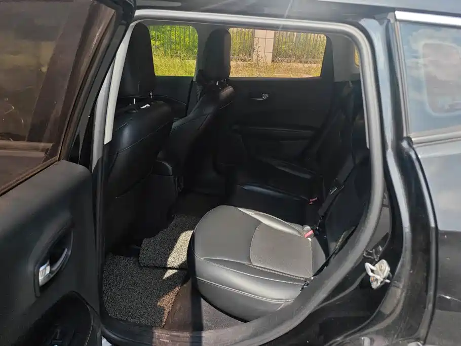 Jeep Compass — миниатюра 11