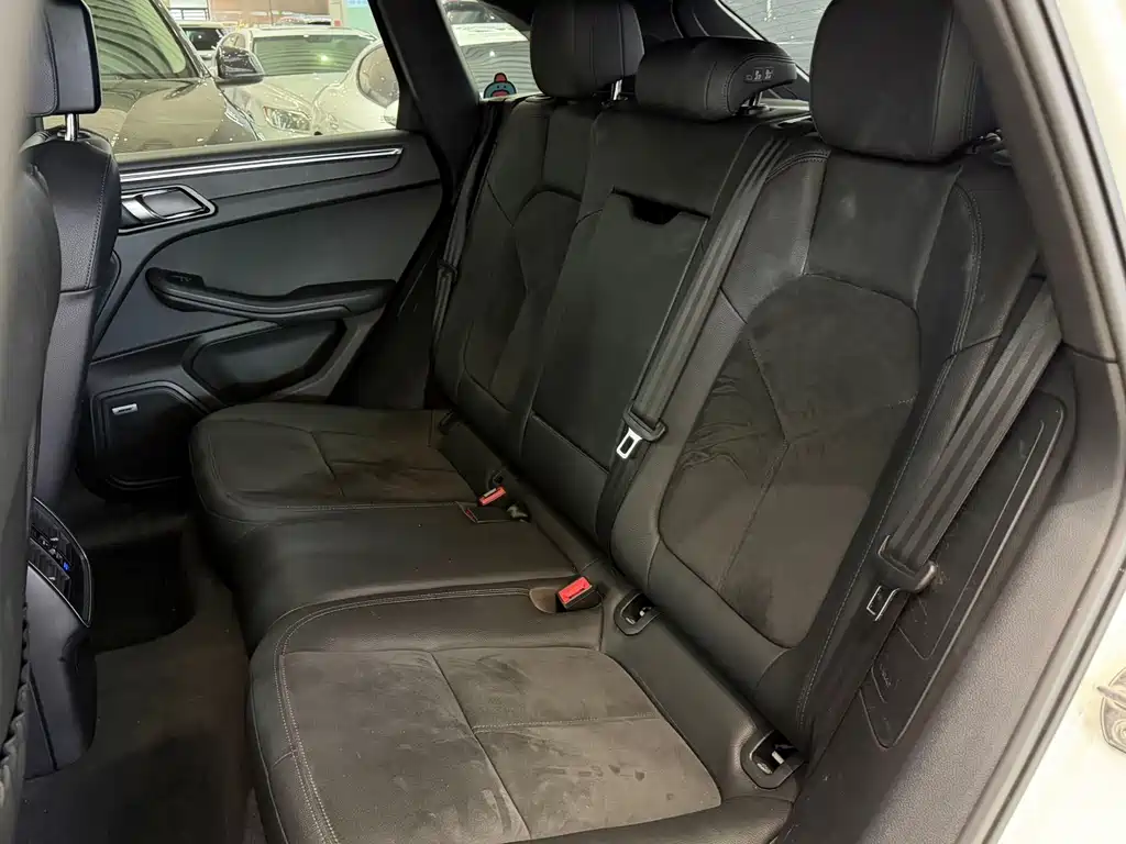 Porsche Macan — миниатюра 8