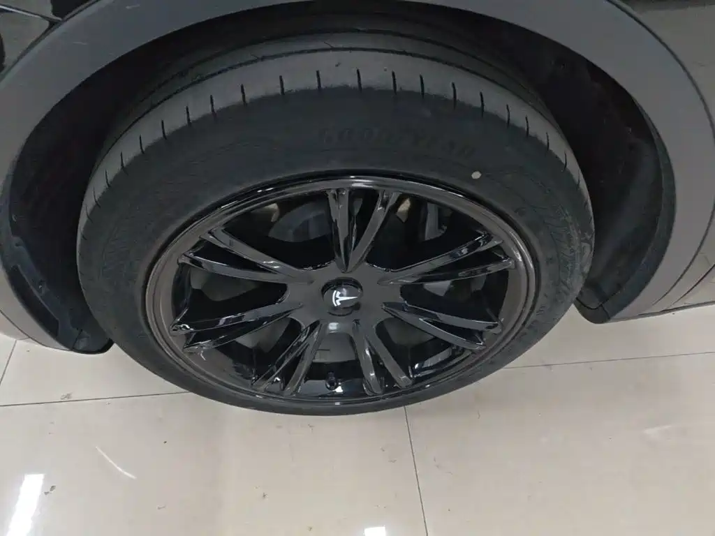 Tesla Model Y — миниатюра 23