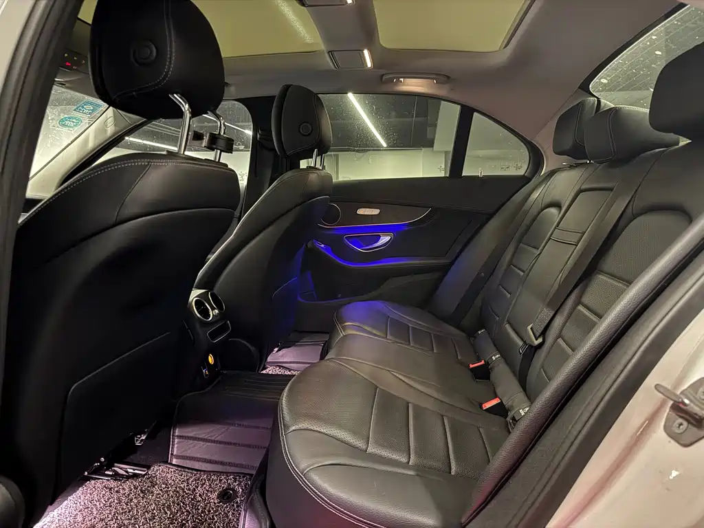 Mercedes-Benz C-Class — миниатюра 6