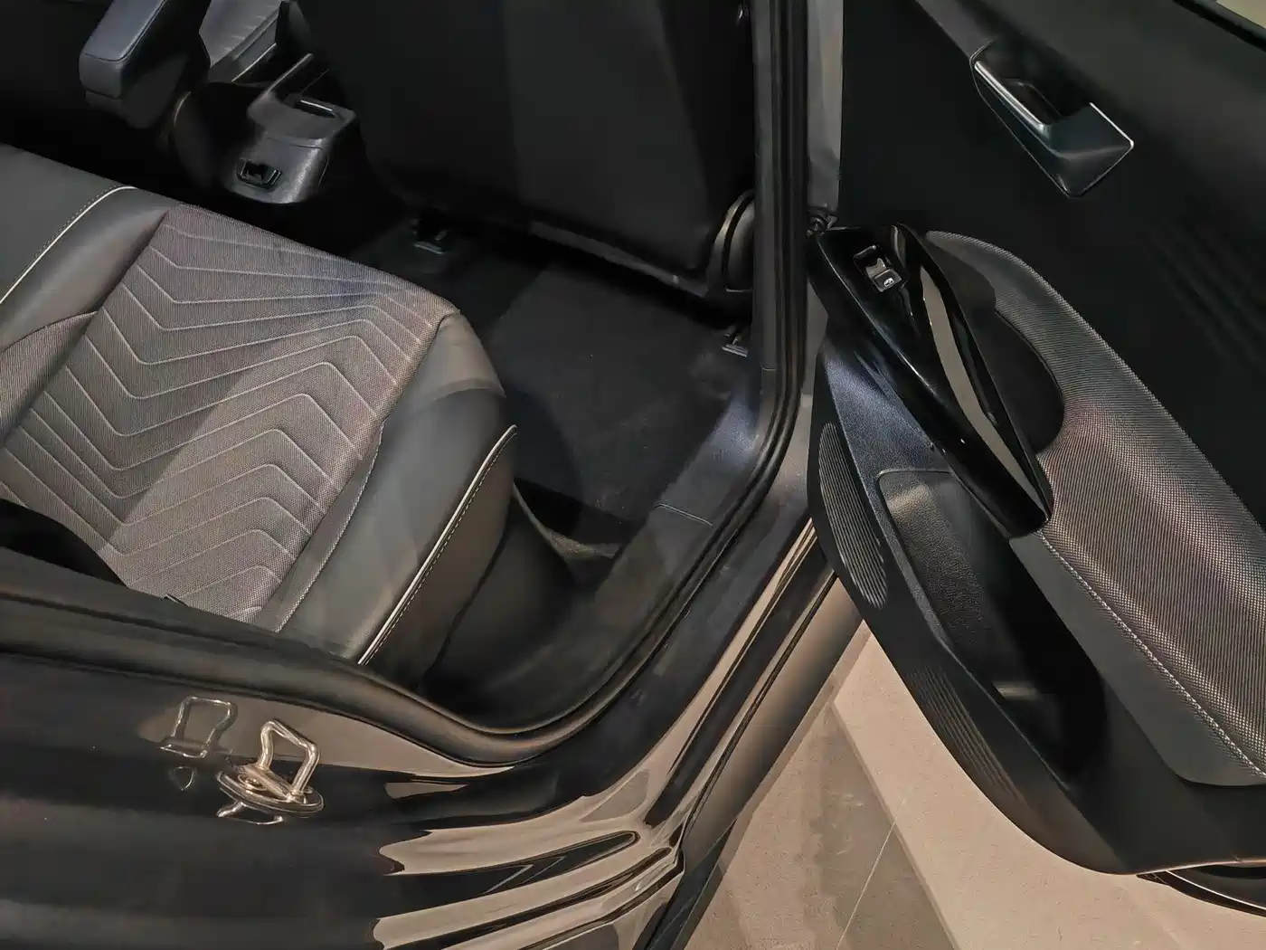 Volkswagen ID.3 2023 Silver/gray из Китая, фото 3