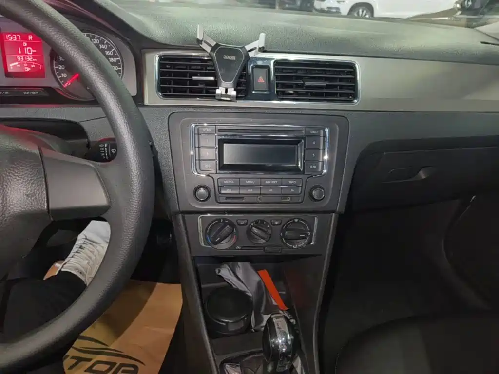 Volkswagen Santana — миниатюра 13