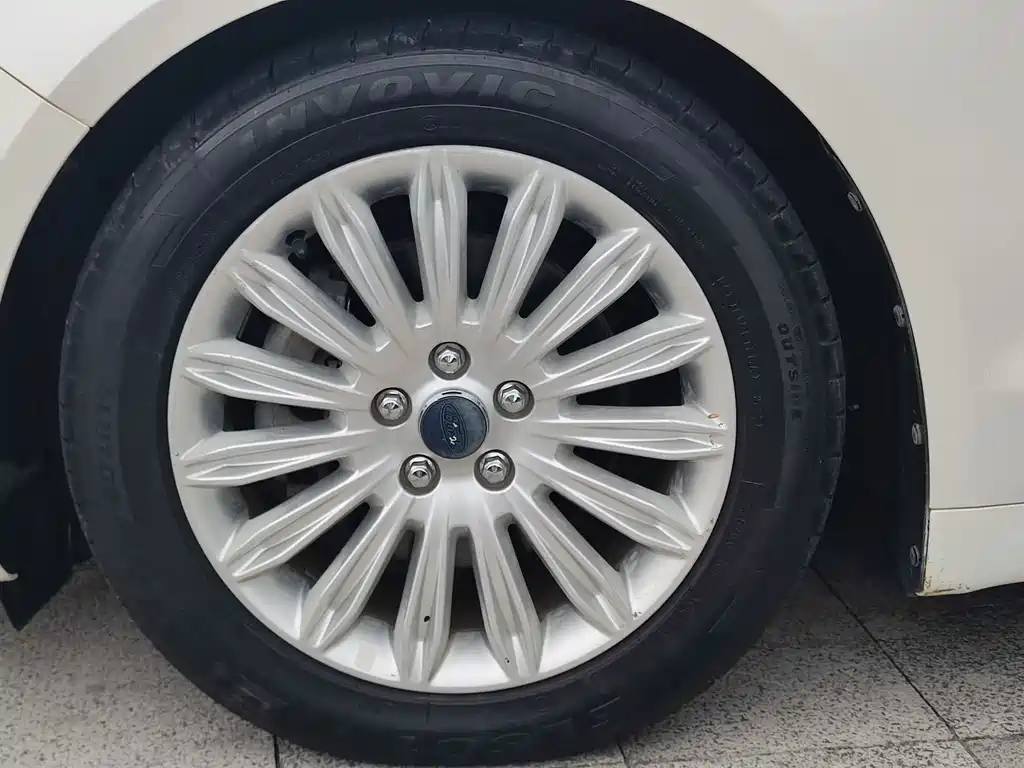 Ford Mondeo — миниатюра 11