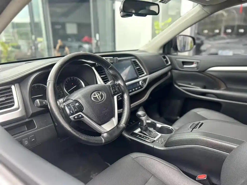 Toyota Highlander — миниатюра 9