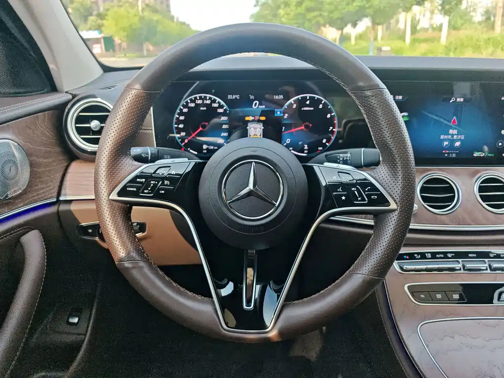 Mercedes-Benz E-Class — миниатюра 25