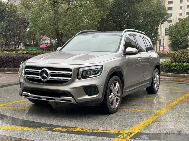 MERCEDES-BENZ GLB