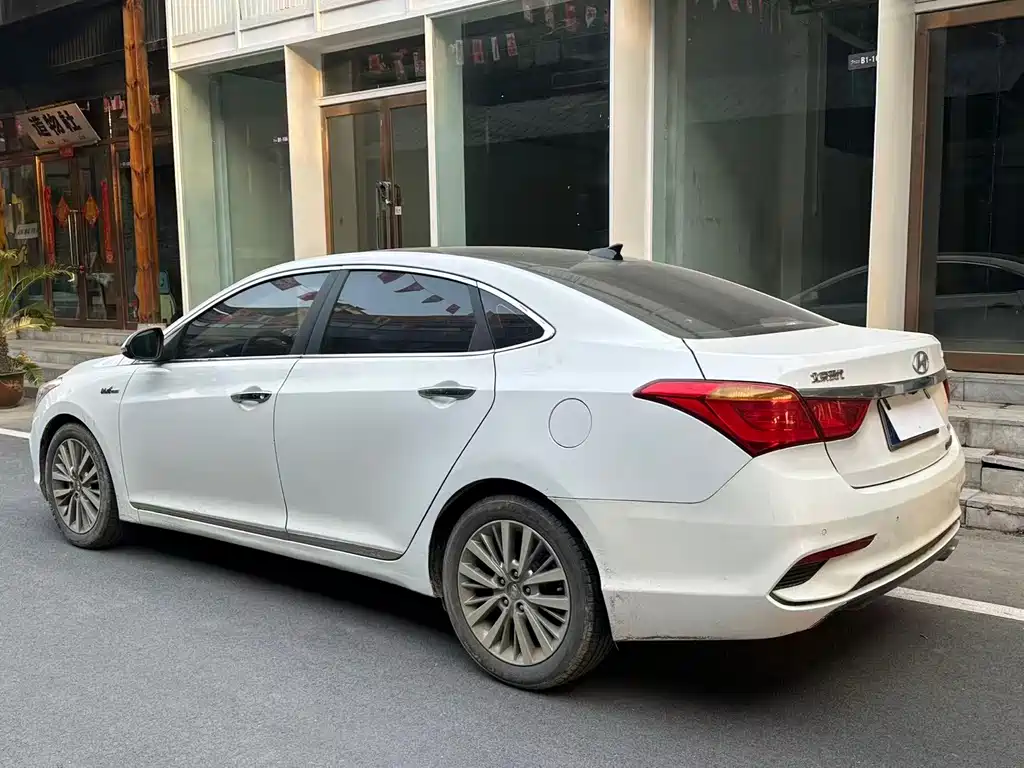 HYUNDAI NAME PICTURE