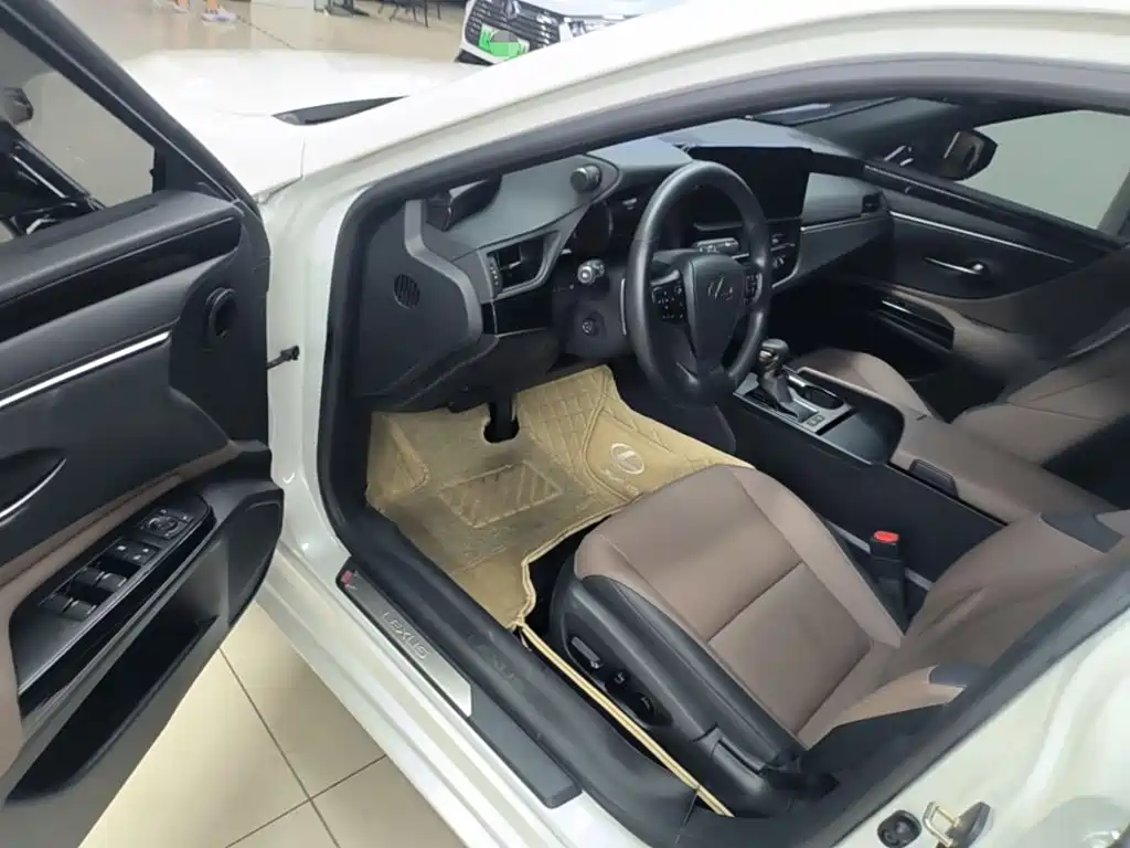 Lexus ES — миниатюра 16