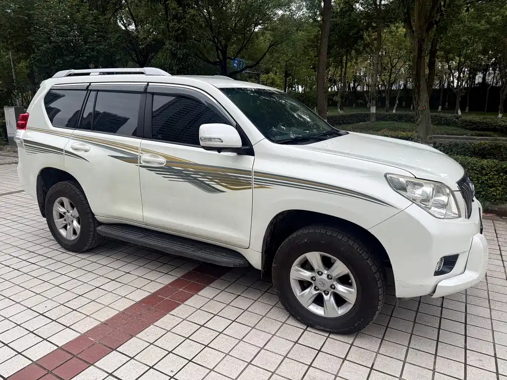 Toyota Land Cruiser Prado 2010 2.7L AT Standard