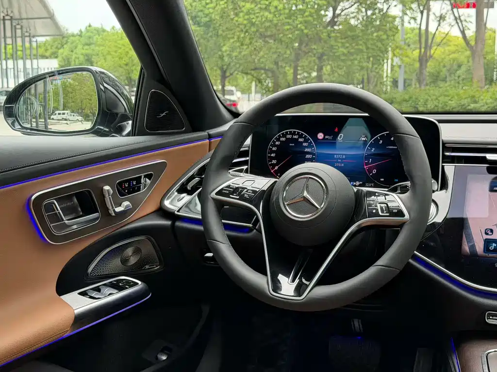 Mercedes-Benz E-Class — миниатюра 7
