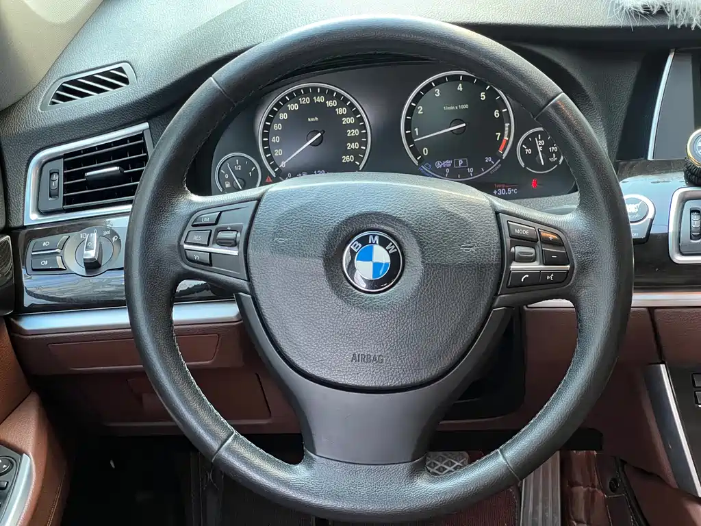 BMW 5 Series GT — миниатюра 4