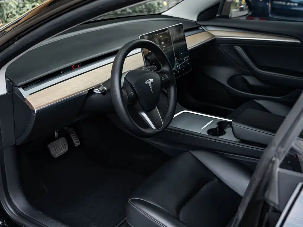 Tesla Model 3 — миниатюра 8