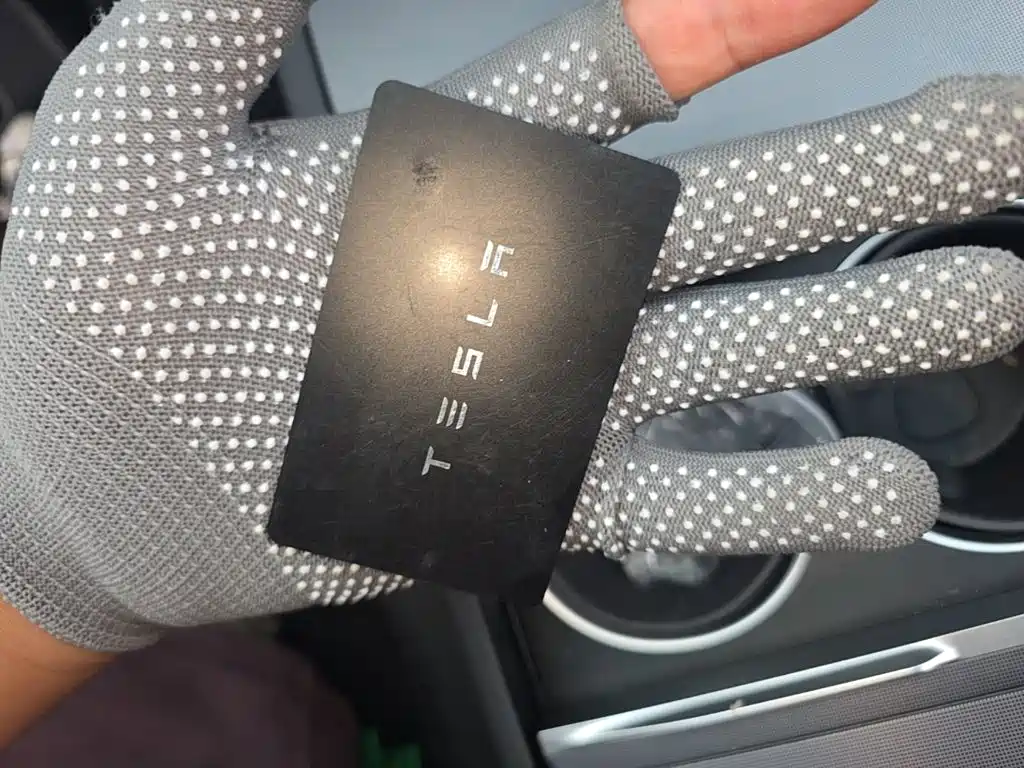 Tesla Model Y — миниатюра 9