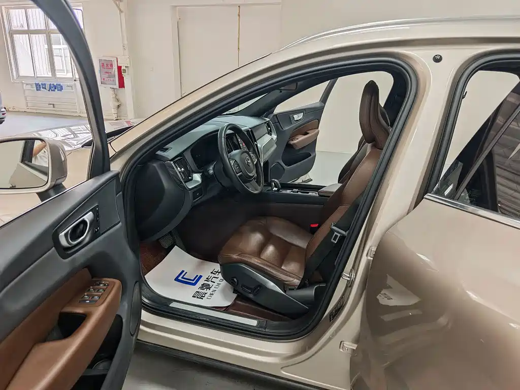 Volvo XC60 — миниатюра 8