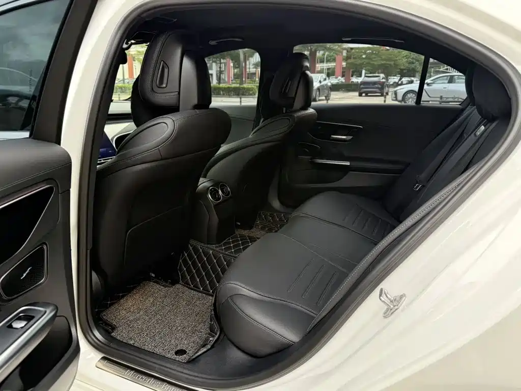 Mercedes-Benz C-Class — миниатюра 5