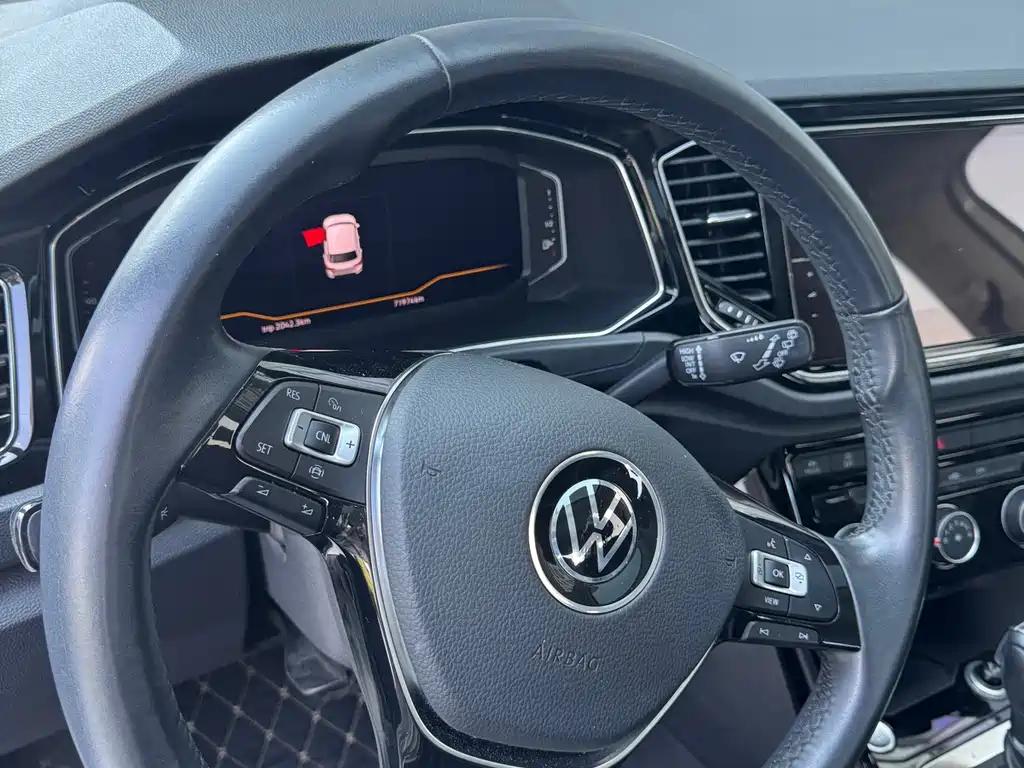 Volkswagen T-Roc — миниатюра 12