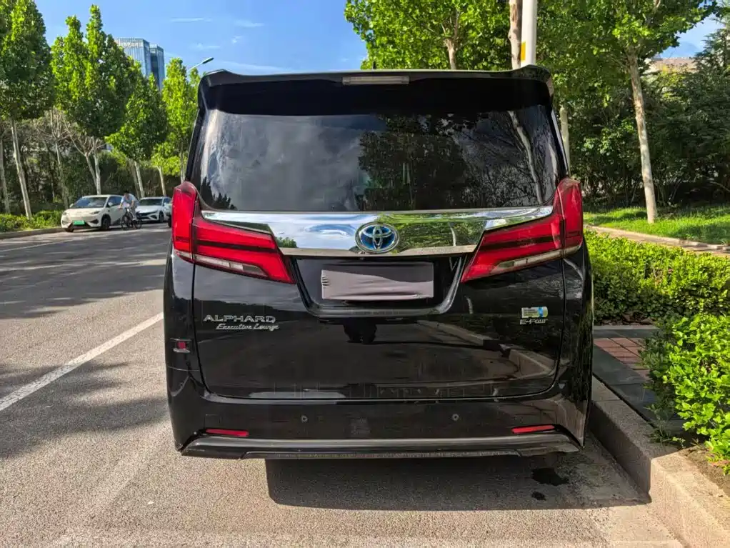 Toyota Alphard — миниатюра 5