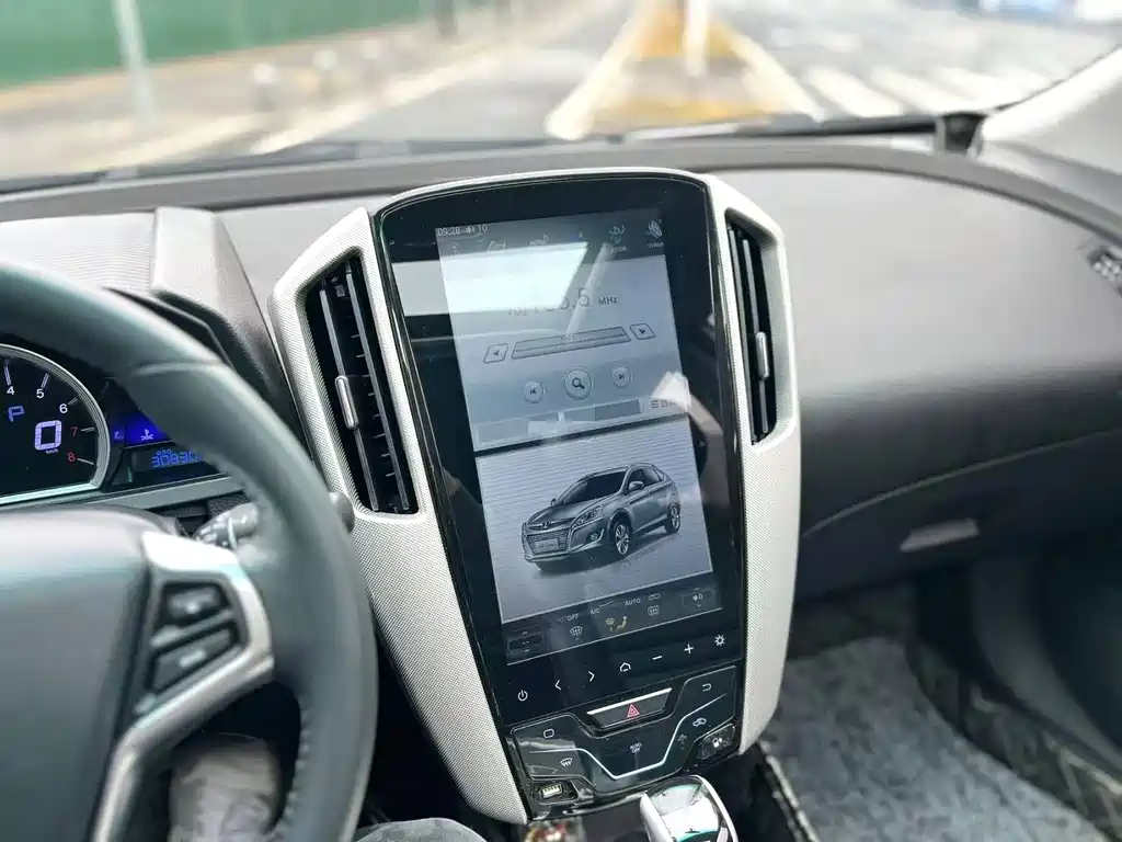 LUXGEN EXCELLENT 6 SUV