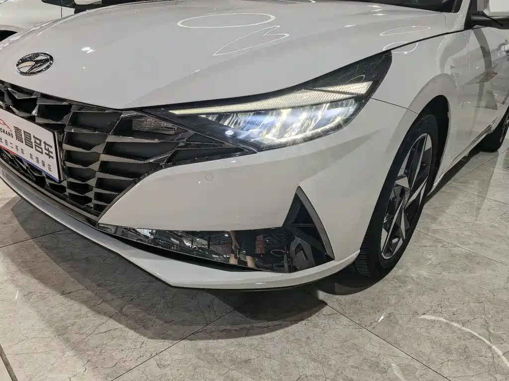 Hyundai Elantra — миниатюра 10