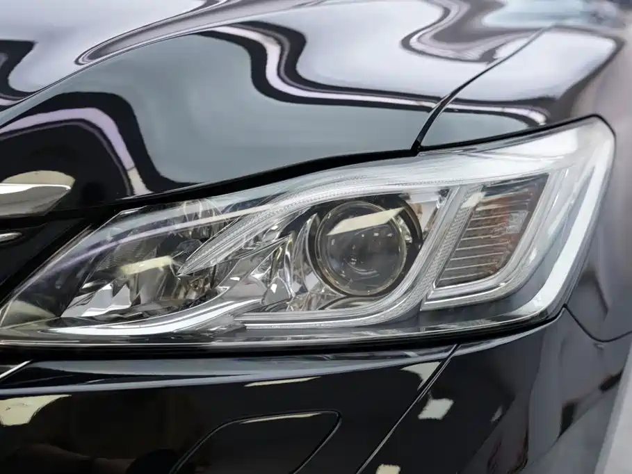 Toyota Crown — миниатюра 2