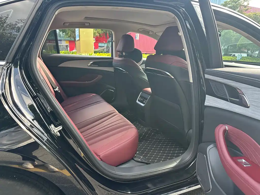 Hongqi Hongqi H5 — миниатюра 9