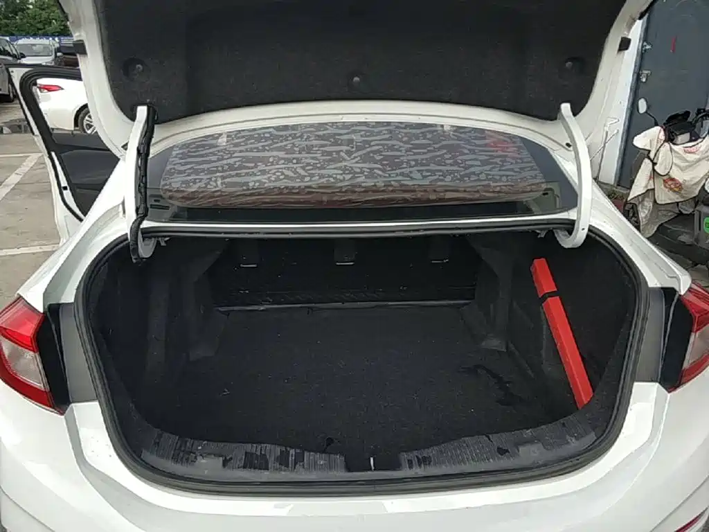 Chevrolet Cruze — миниатюра 19