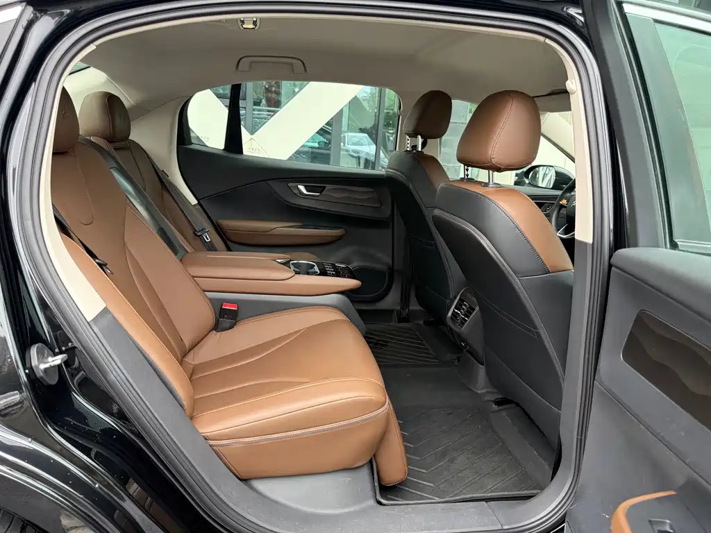 Hongqi Hongqi E-QM5 — миниатюра 20