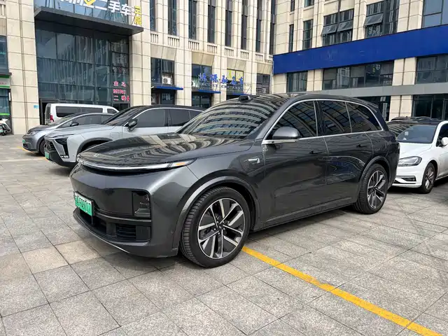 Li Auto IDEAL L8 2025
