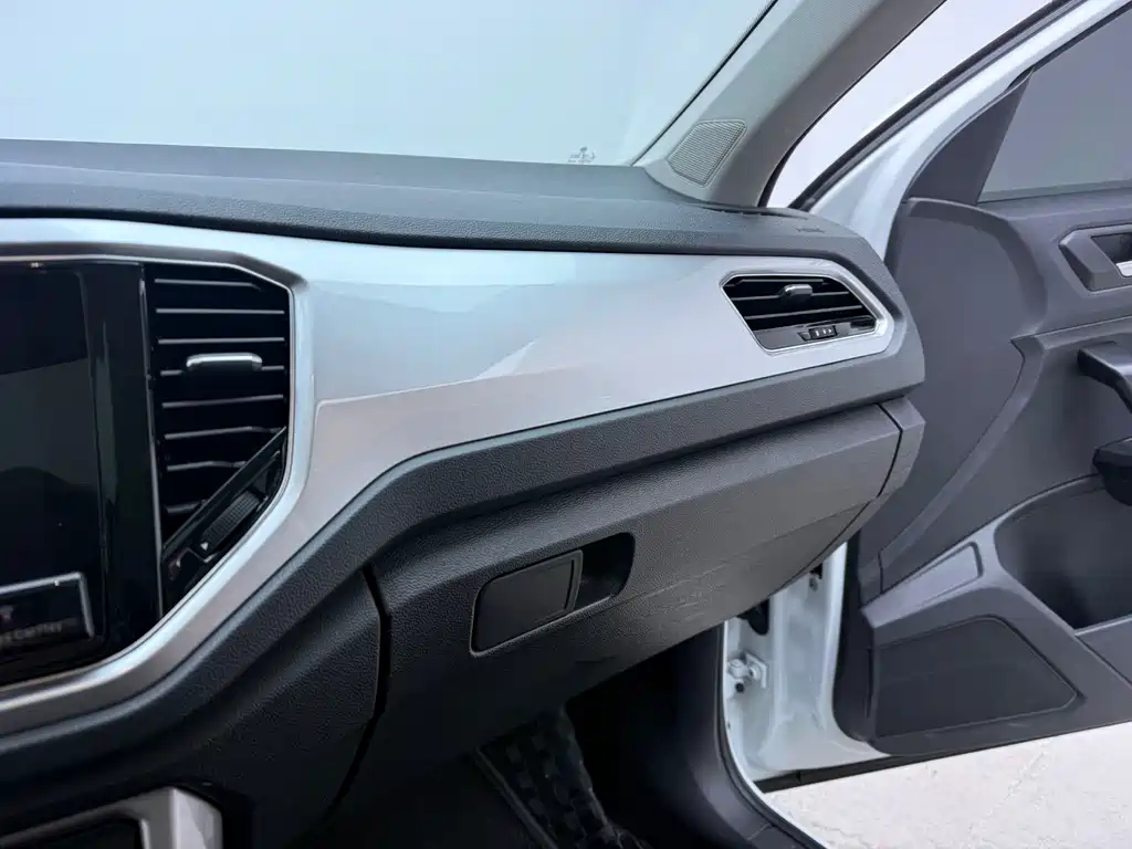 VOLKSWAGEN T ROC EXPLORING SONGS