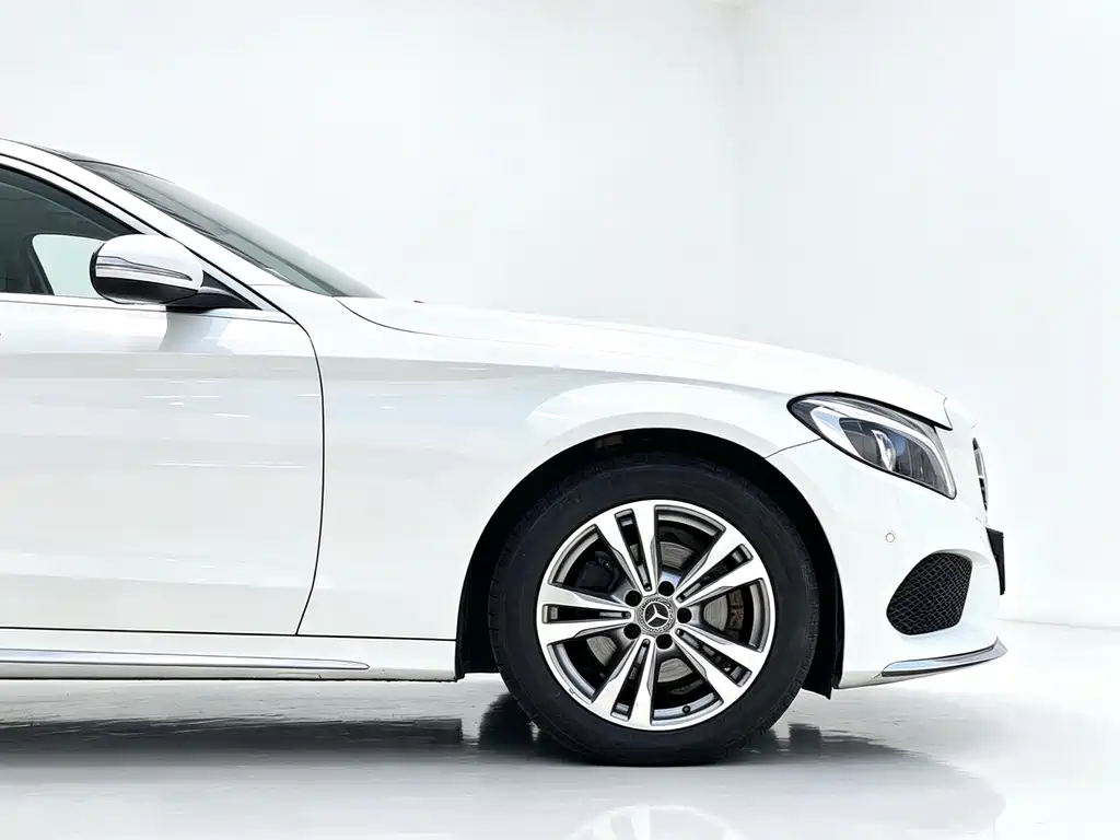 Mercedes-Benz C-Class — миниатюра 7
