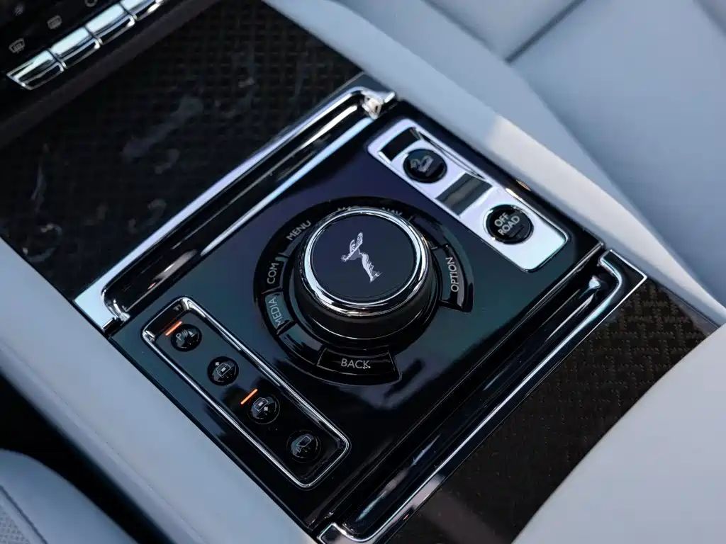 Rolls-Royce Cullinan — миниатюра 18