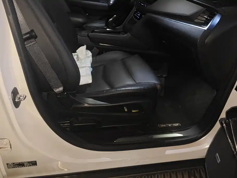 Cadillac XT5 — миниатюра 8