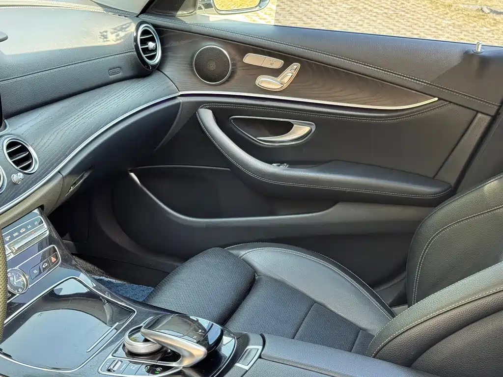Mercedes-Benz E-Class — миниатюра 13