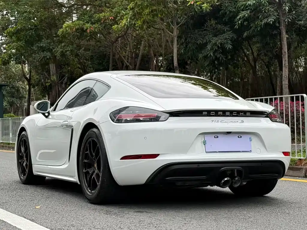 PORSCHE 718