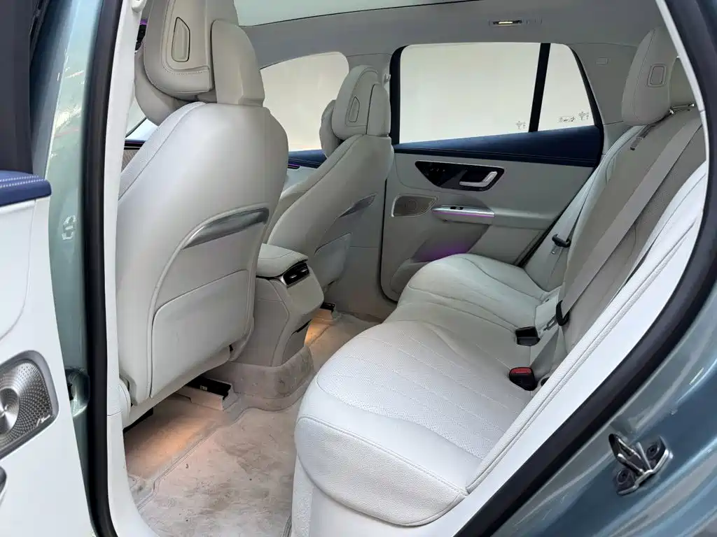 Mercedes-Benz EQE SUV — миниатюра 8