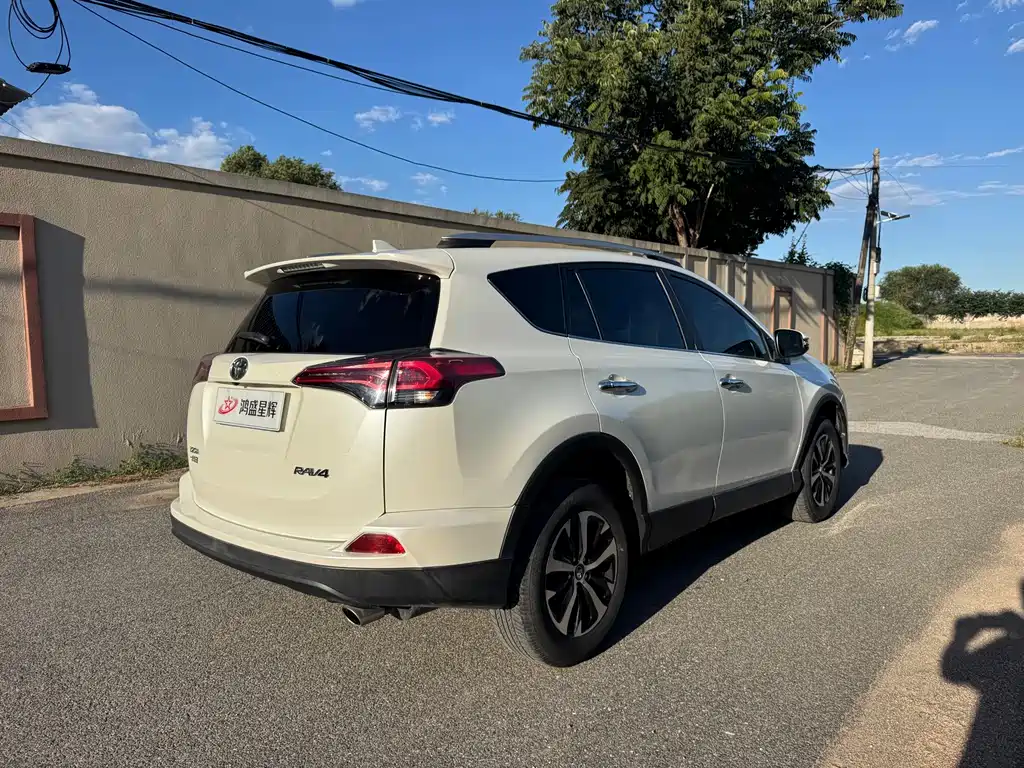 Toyota RAV4 — миниатюра 4