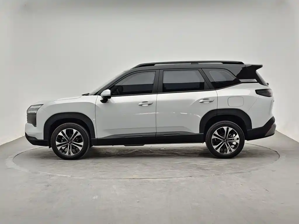 Wuling Xingguang 560 New Energy — миниатюра 2