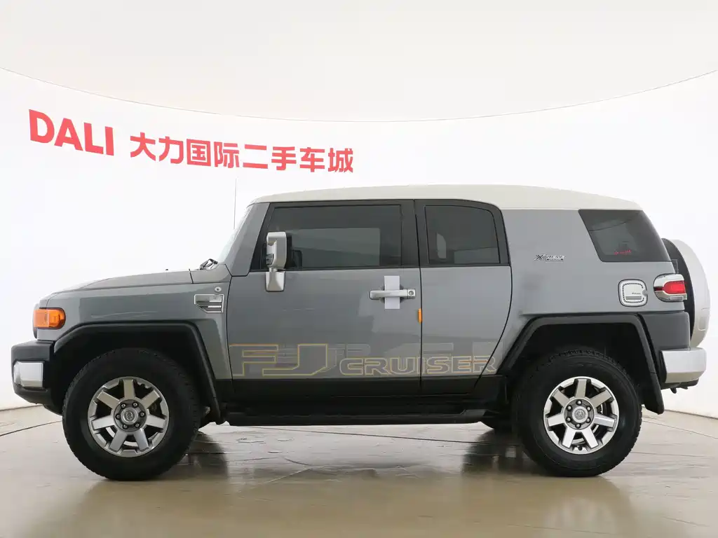Toyota FJ Cruiser — миниатюра 12