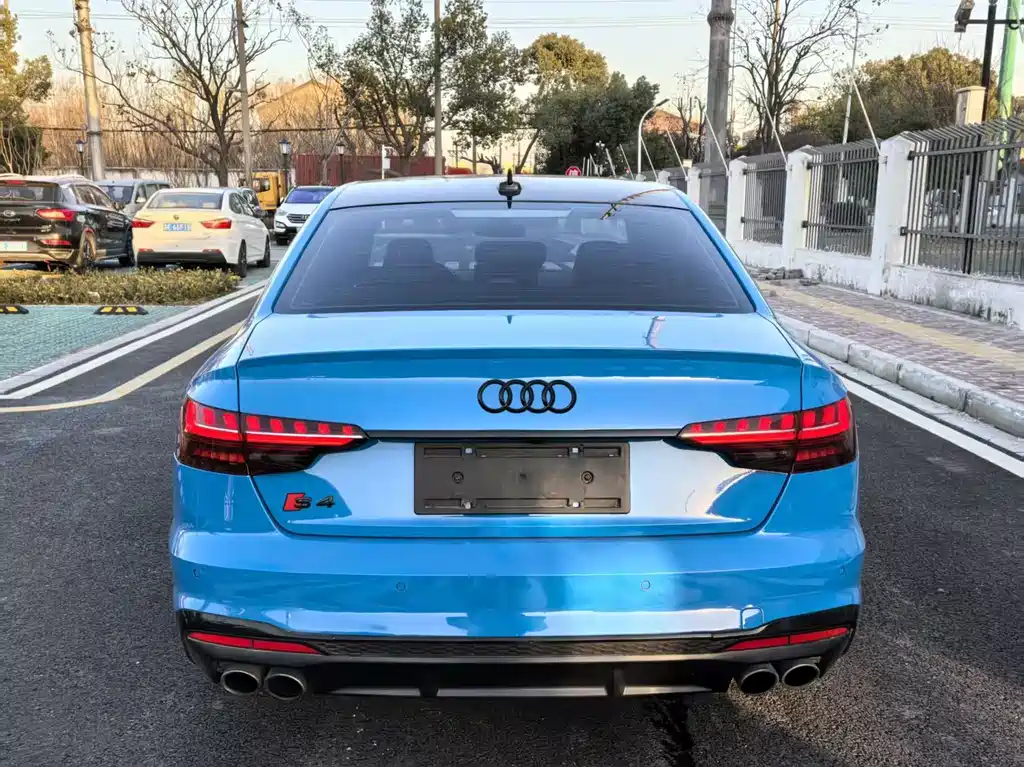 AUDI S4
