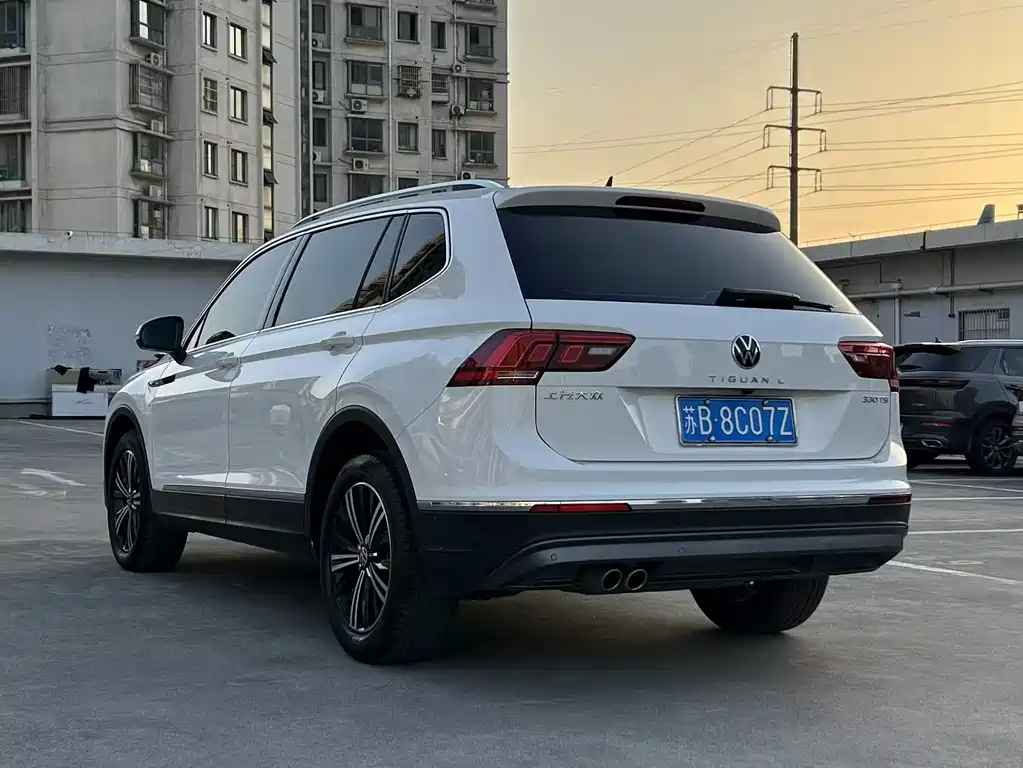 Volkswagen Tiguan L L 2021 330TSI AT Smart