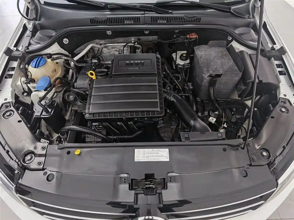 Volkswagen Sagitar 2018 1.6L AT Comfort