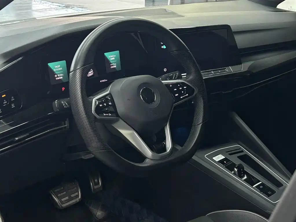 VOLKSWAGEN GOLF