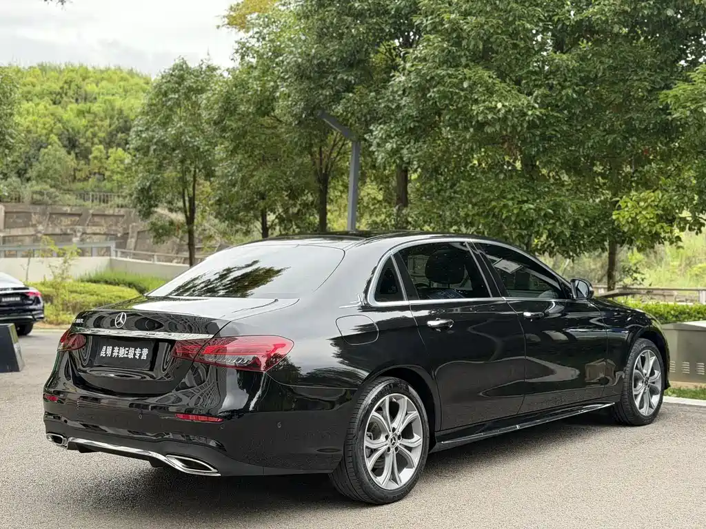 Mercedes-Benz E-Class — миниатюра 7