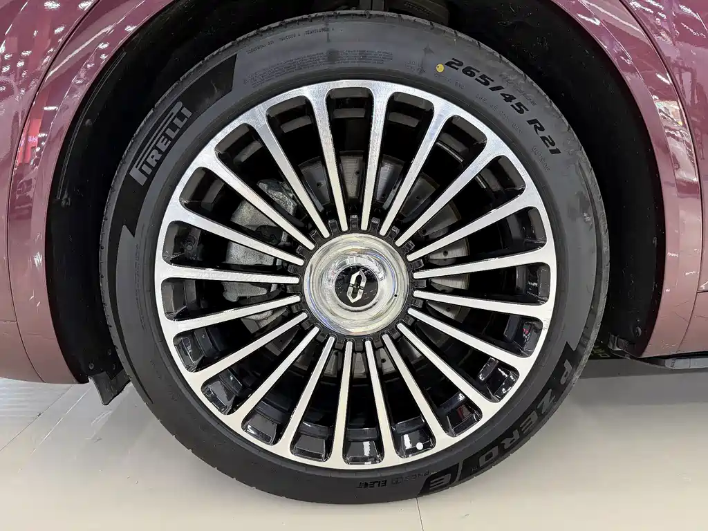 Aito M8 2025 Ultra 53.4kWh 5 мест (192 ）