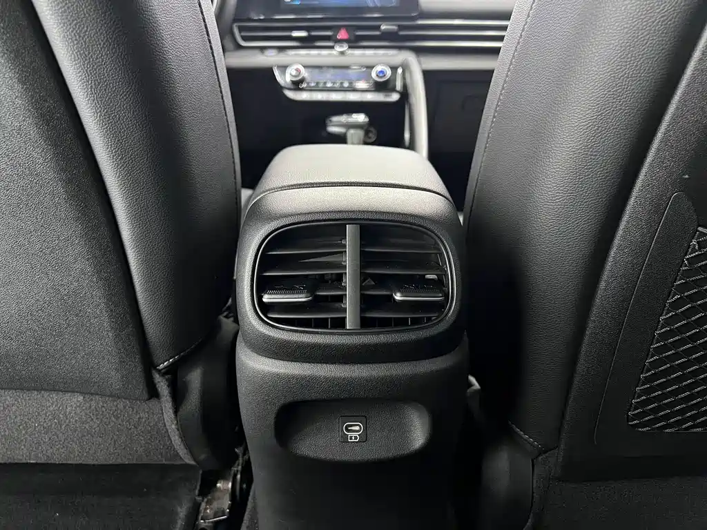 Hyundai Elantra — миниатюра 17