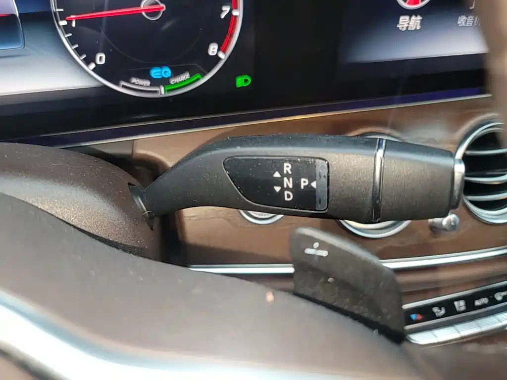 Mercedes-Benz E-Class — миниатюра 14