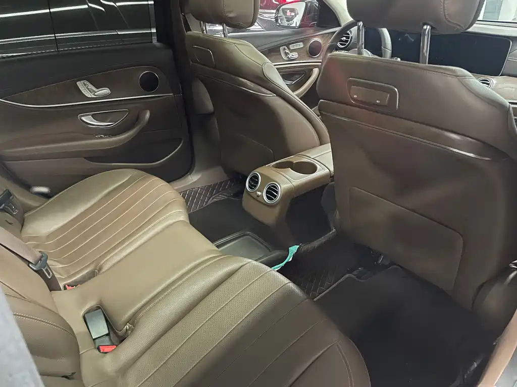 Mercedes-Benz E-Class — миниатюра 7
