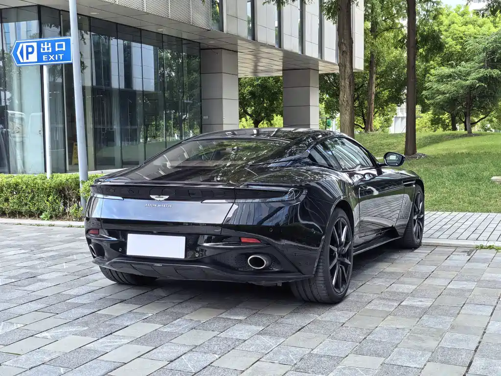 Aston Martin DB11 — миниатюра 40